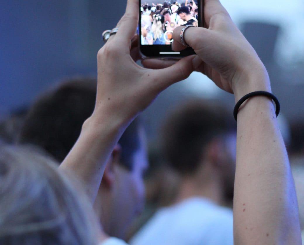 Show the event to people outside your own list