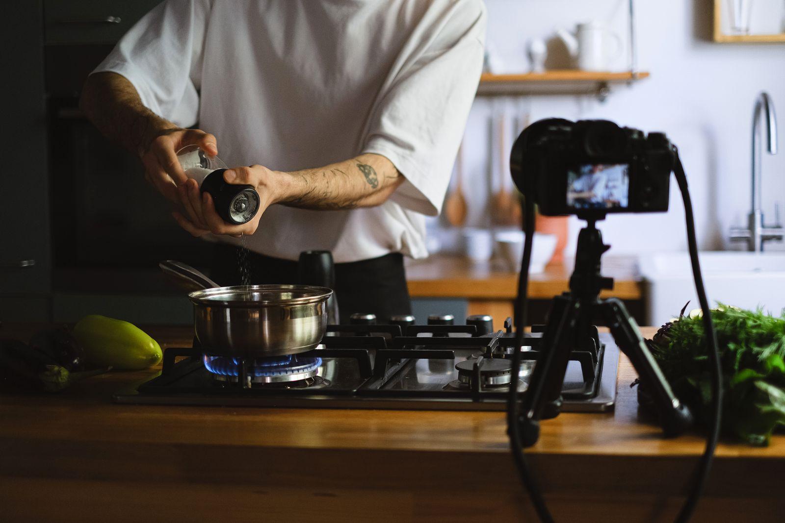 Marketing restauracji: 8 sposobów na promocję z twórcami