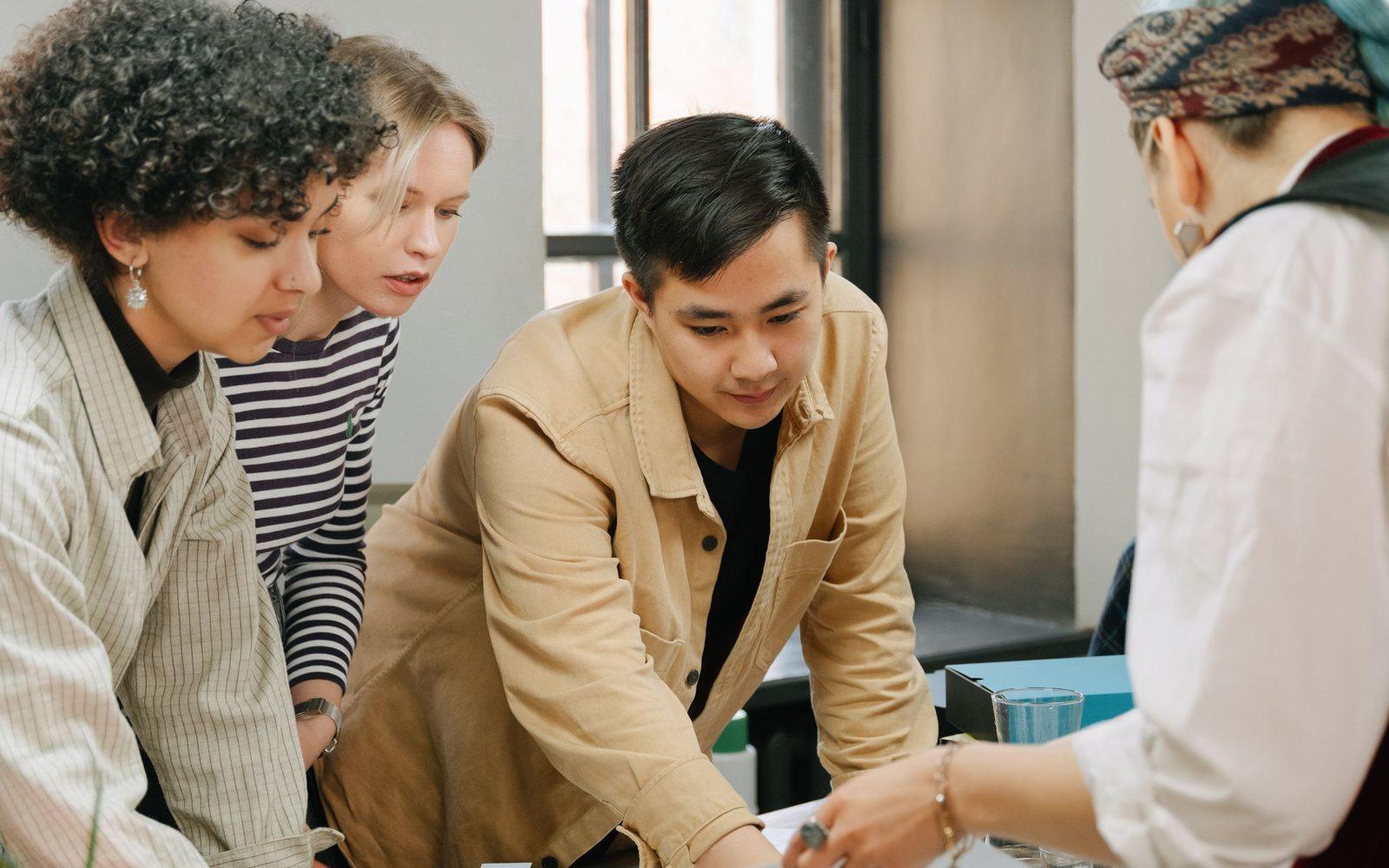 Influencer Marketing Agency or Platform: What to Choose for a Campaign